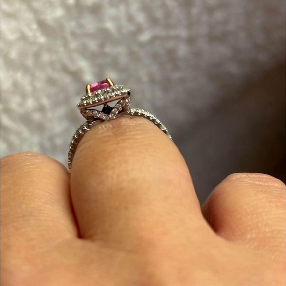 Vera Wang Pink Sapphire and Diamond Ring. Size 6.5 - Picture 3 of 7